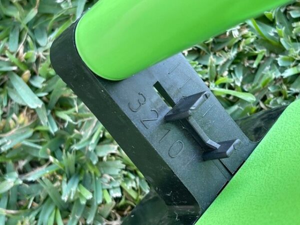 My Backyard Handheld Fertiliser Spreader - Image 2